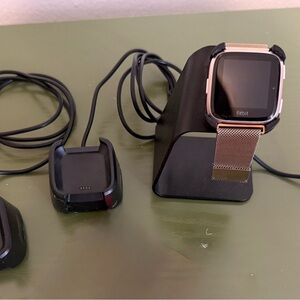 fitbit Versa Rose Gold Smartwatch with 3 Charging Docks